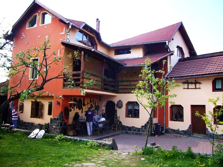 adelaparvu.com despre Casa Olarului Maramures (1)