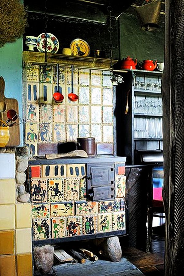 adelaparvu.com about  artis Henry Musialowicz rustic house, artistic hand painted stove, Photo Jacek Kucharczyk (11)