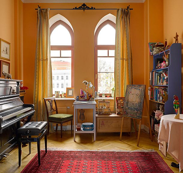 adelaparvu.com despre casa de artist Anna Sokolova, apartament in galben si albastru, locuinta in stil francez
