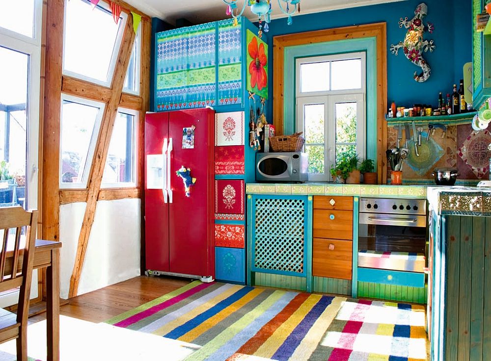adelaparvu.com despre casa colorata, gard cu forma de creioane, interioare colorate, idei creative acasa, designer Bine Braendle (7)
