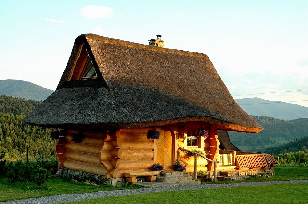 adelaparvu.com despre case rustice din busteni de lemn, case cu acoperis din stuf, case Polonia Osada Beskidzka (2)