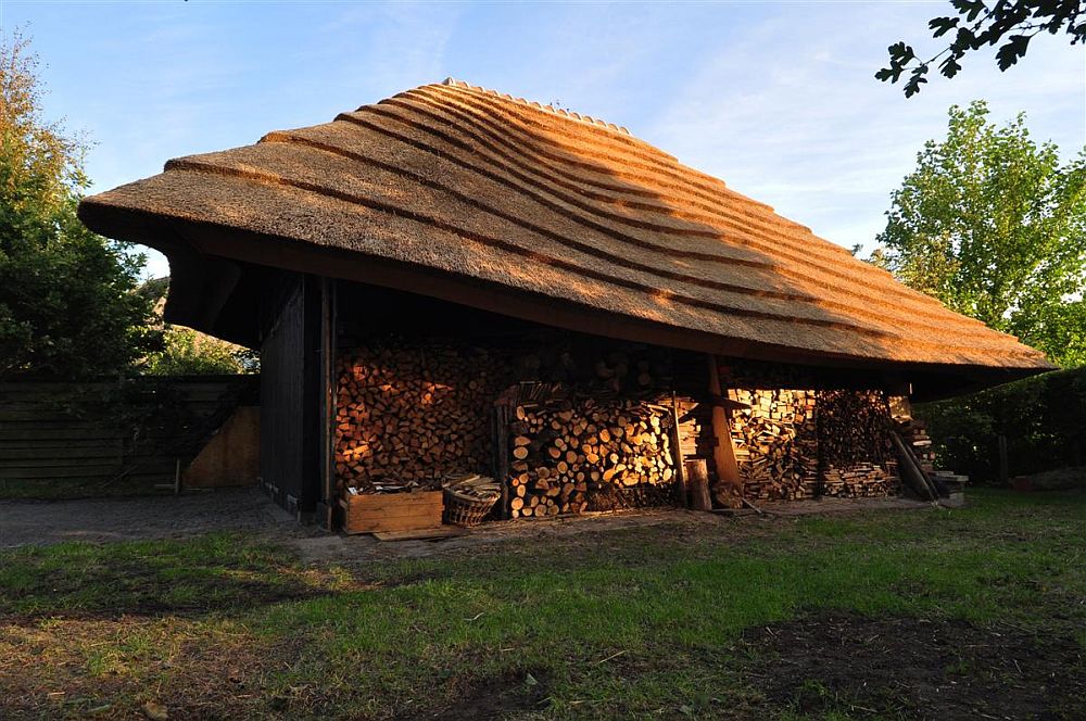 adelaparvu.com despre casa hambar cu acoperis din stuf, casa olandeza, Reet Barn, design 24 H Architecture (9)