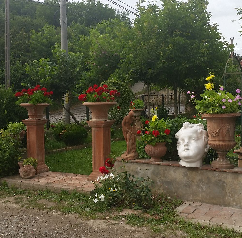 adelaparvu.com despre vase de gradina, ghivece si ornamente din teracota, lut, Terecote Sighisoara Romania (3)