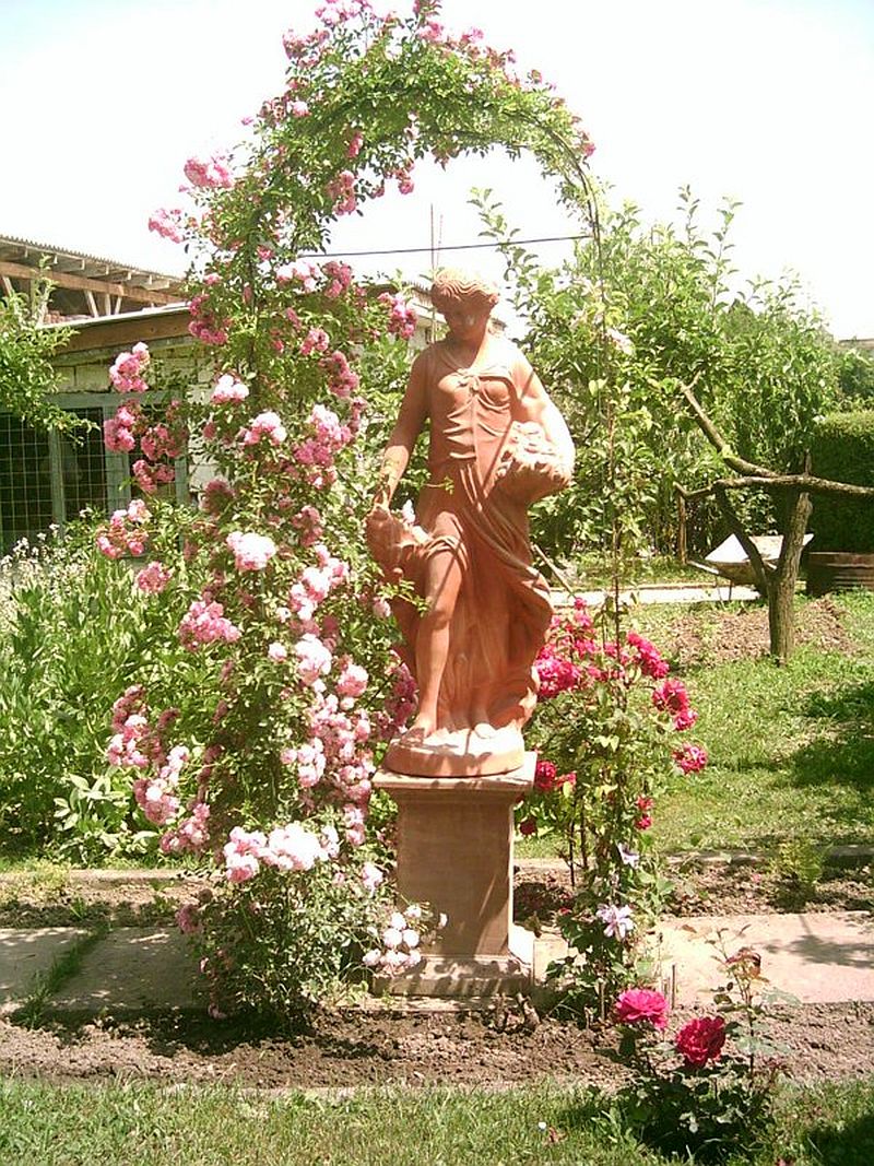 adelaparvu.com despre vase, ghivece, statuete, jardiniere din teracota, design Terecote, Sighisoara (21)