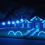 adelaparvu.com despre instalație de Crăciun pentru casă creată de Matt Johnson, The Great Christmas Light Fight (4)