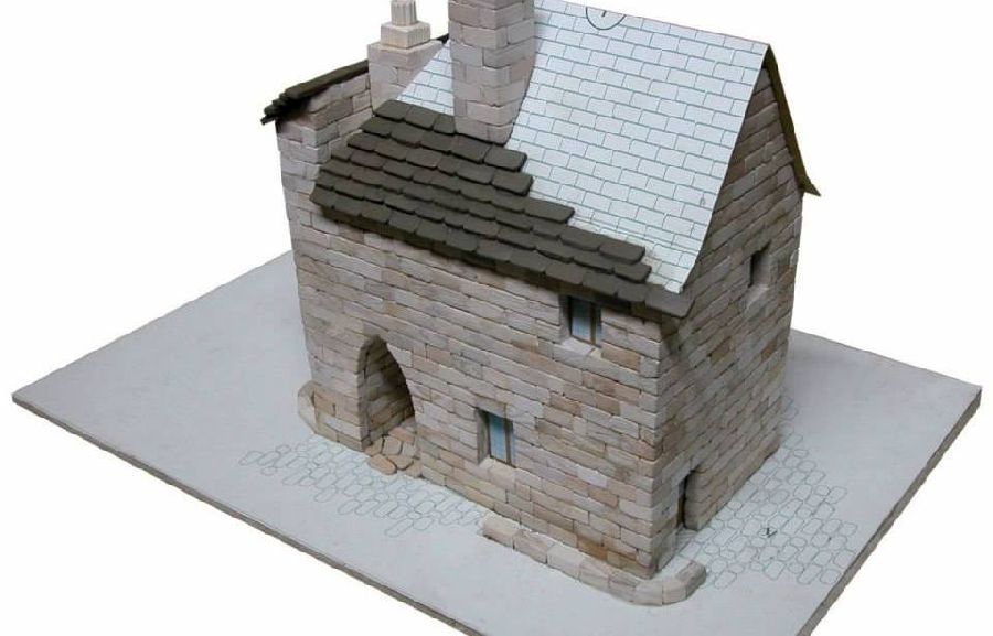 adelaparvu.com despre casa in stil englezesc, casa miniaturala, etape constructie, Atelierul de modelism (6)