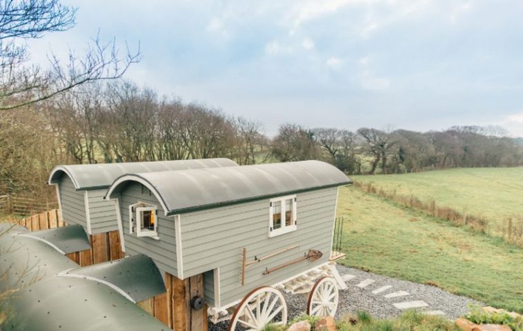 adelaparvu.com despre casa de vacanta cu carute anexate, casa Nomad, Marhamchurch, Cornwall, UK, Foto Unique Home Stays (7)
