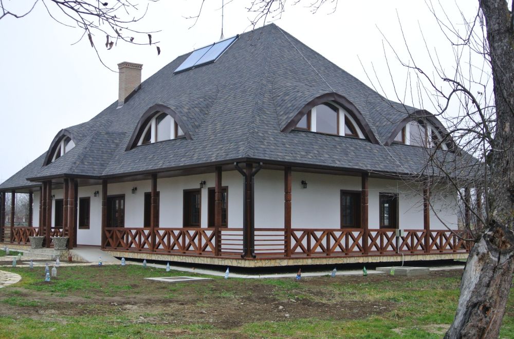 adelaparvu.com despre acoperisuri in stil traditional Tegola, casa Bucovina, Foto Tegola (2)