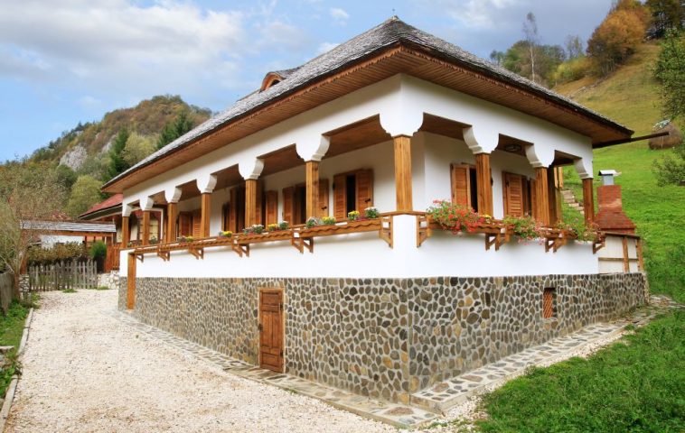 adelaparvu.com despre casa traditional romaneasca Dambovicioara, judetul Arges, arh. Sorin Istudor, designer Marinela Filip (10)