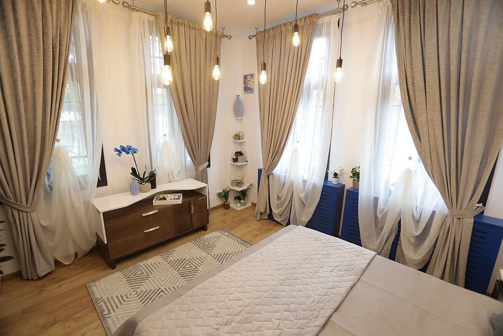 Dormitorul părinților după renovare, ambientare gândită de Cristina Joia.